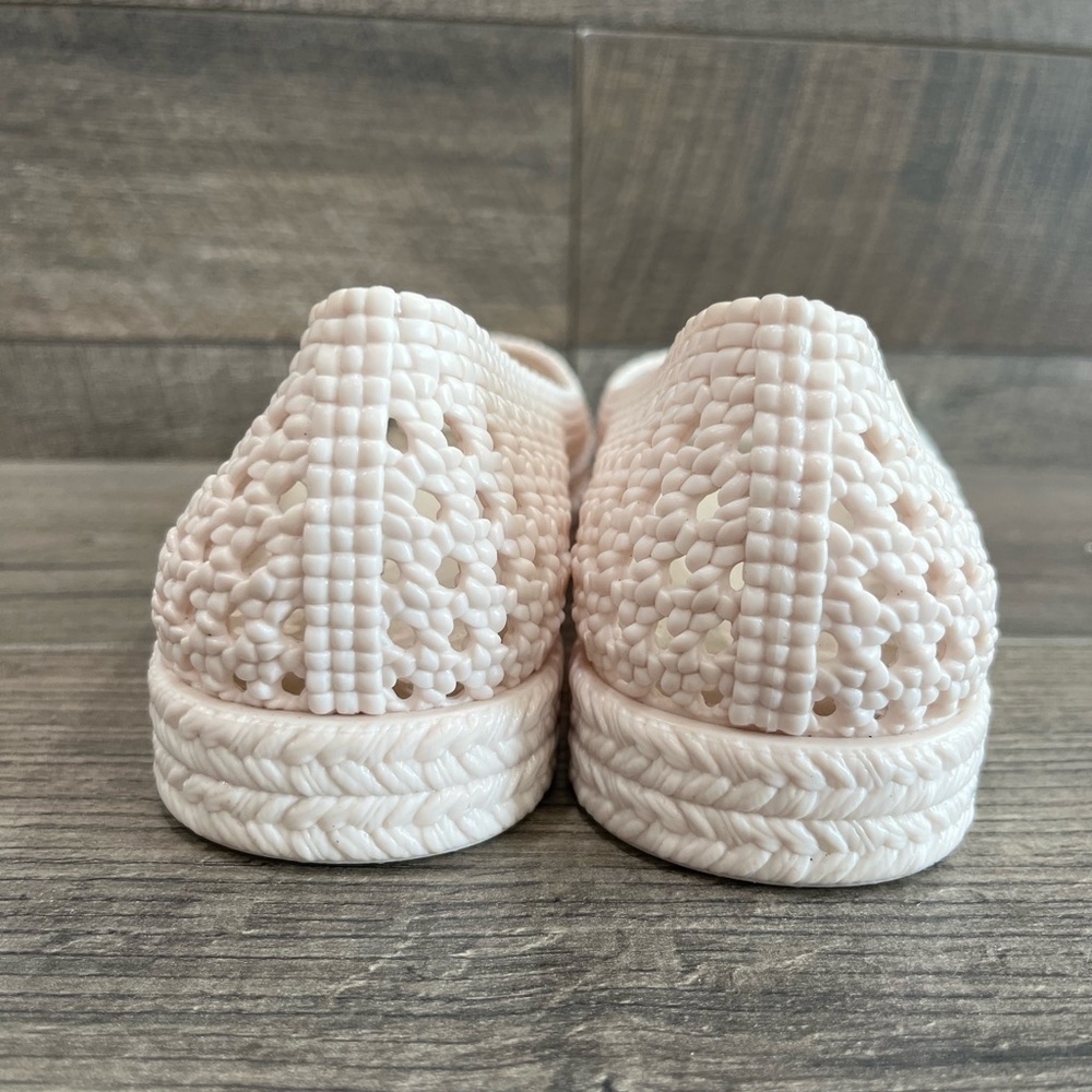 Elegant Cream Peep-Toe Woven Flats - Picture 4 of 7
